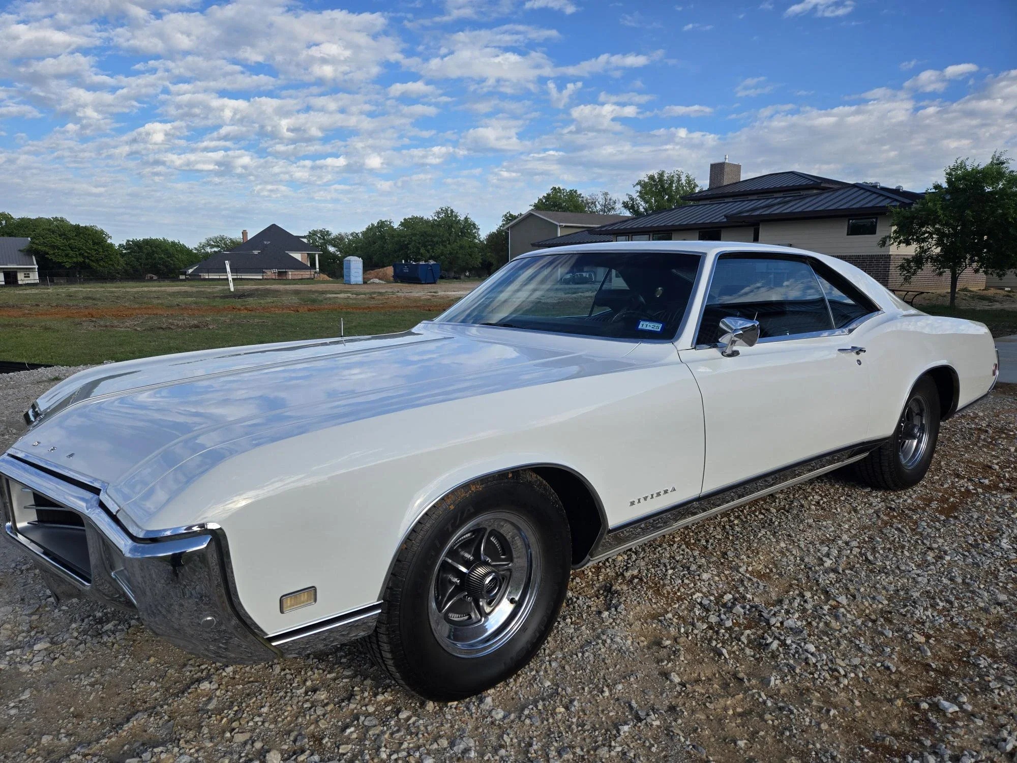 Buick-Riviera-coupe-1969-White-Black