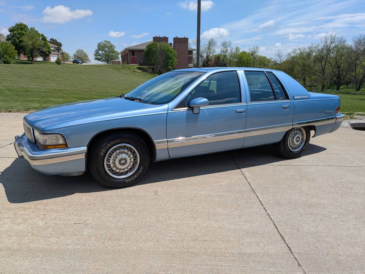 Buick-Roadmaster-chevrolet-caprice-impala-1992-blue