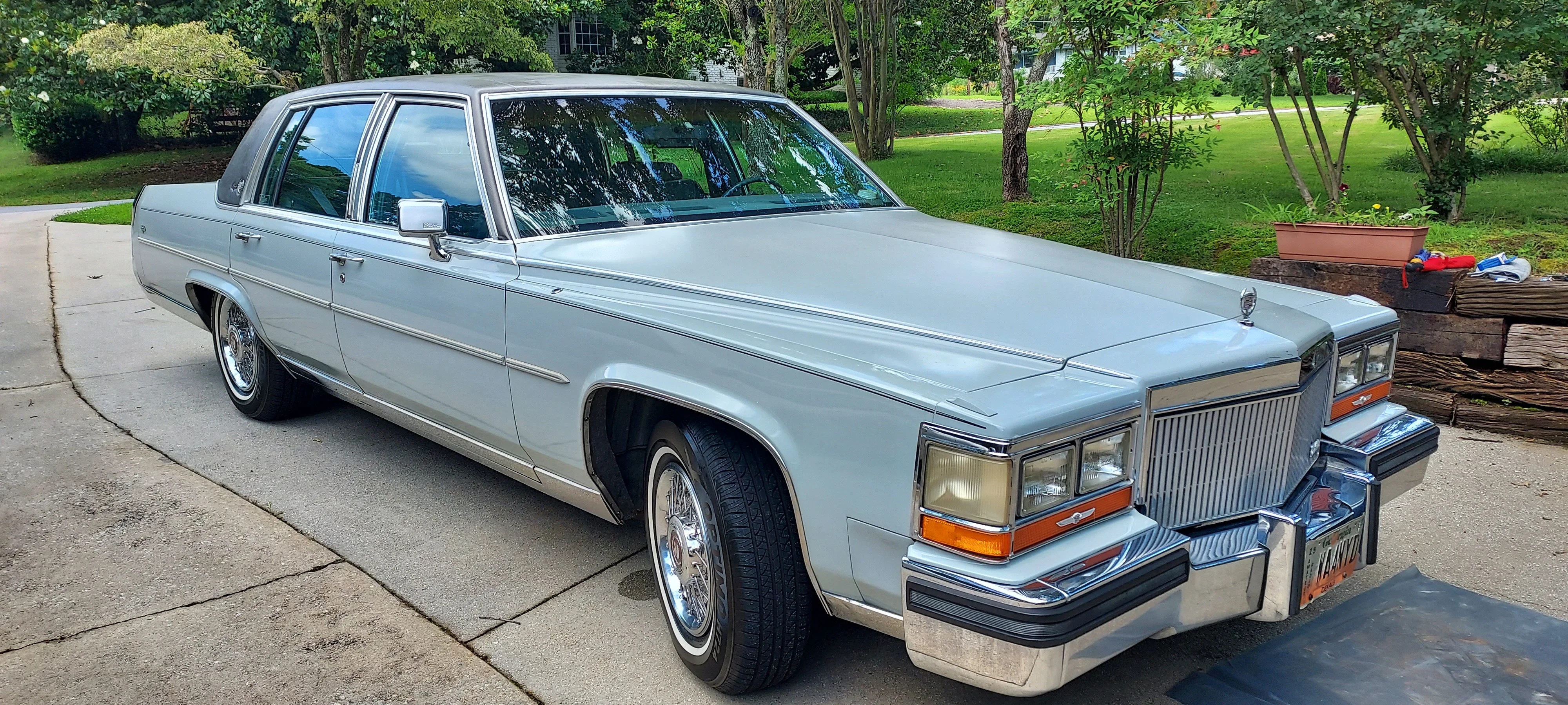 Cadillac-Brougham-1989-Gray-Gray