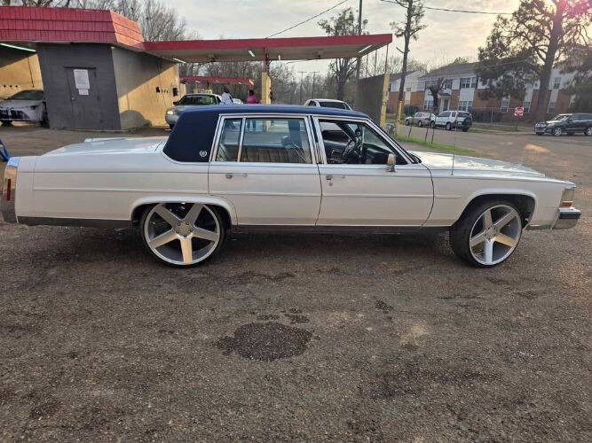 Cadillac-Brougham-1989-WhiteBlue-Top-Blue