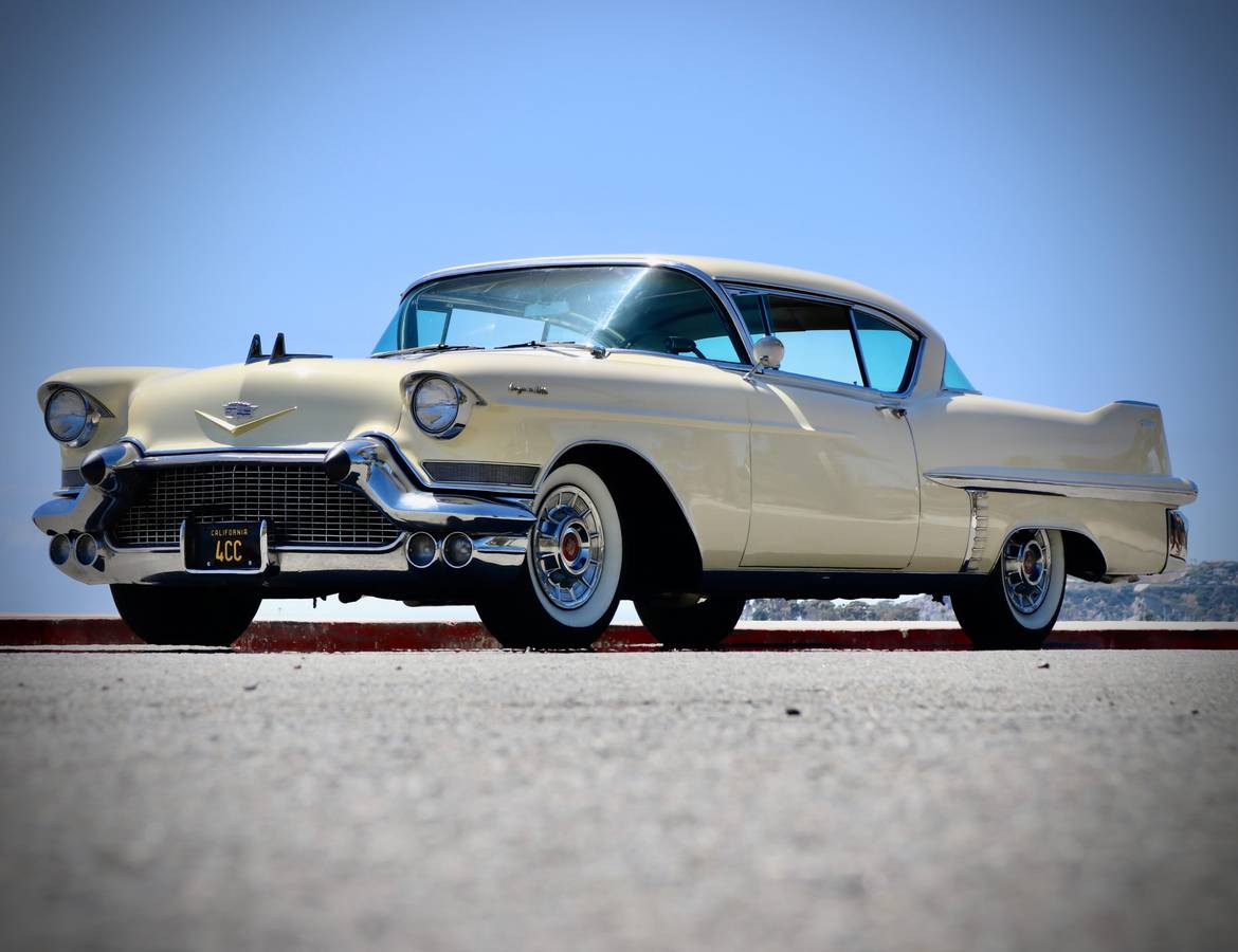 Cadillac-Coupe-de-ville-1957