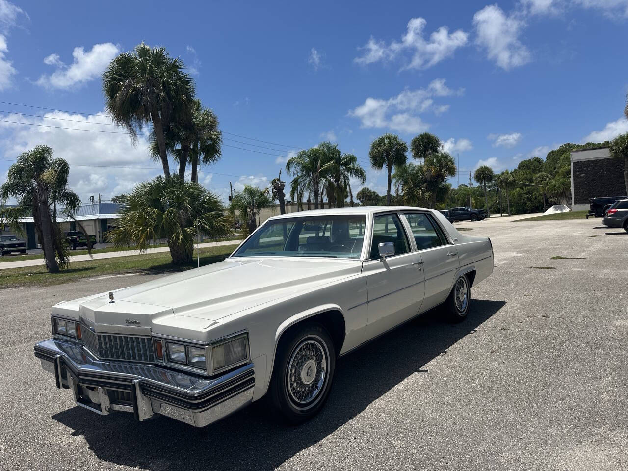 Cadillac-De-ville-1978-White-Blue