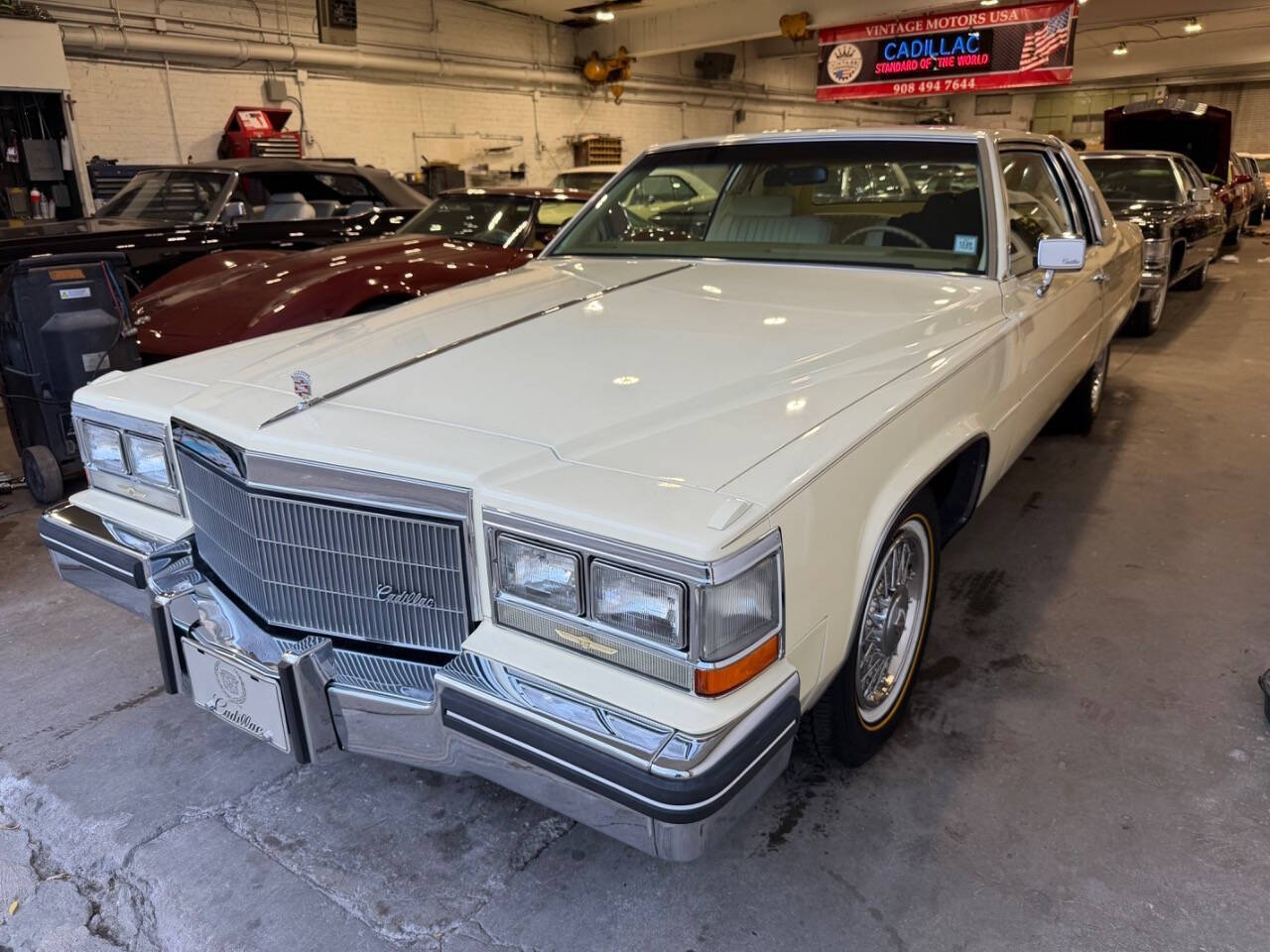Cadillac-Deville-1984-Cream-Cream
