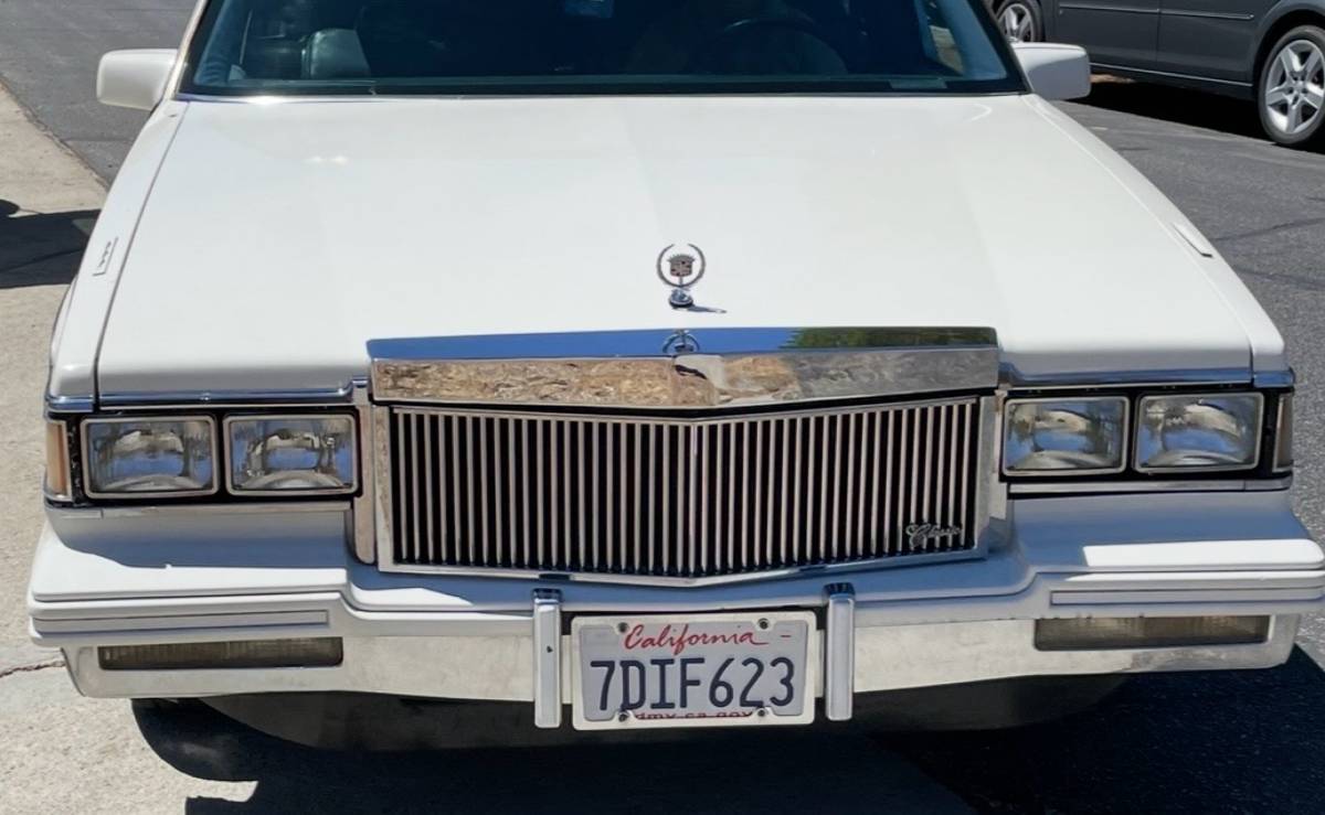 Cadillac-Deville-1986-white