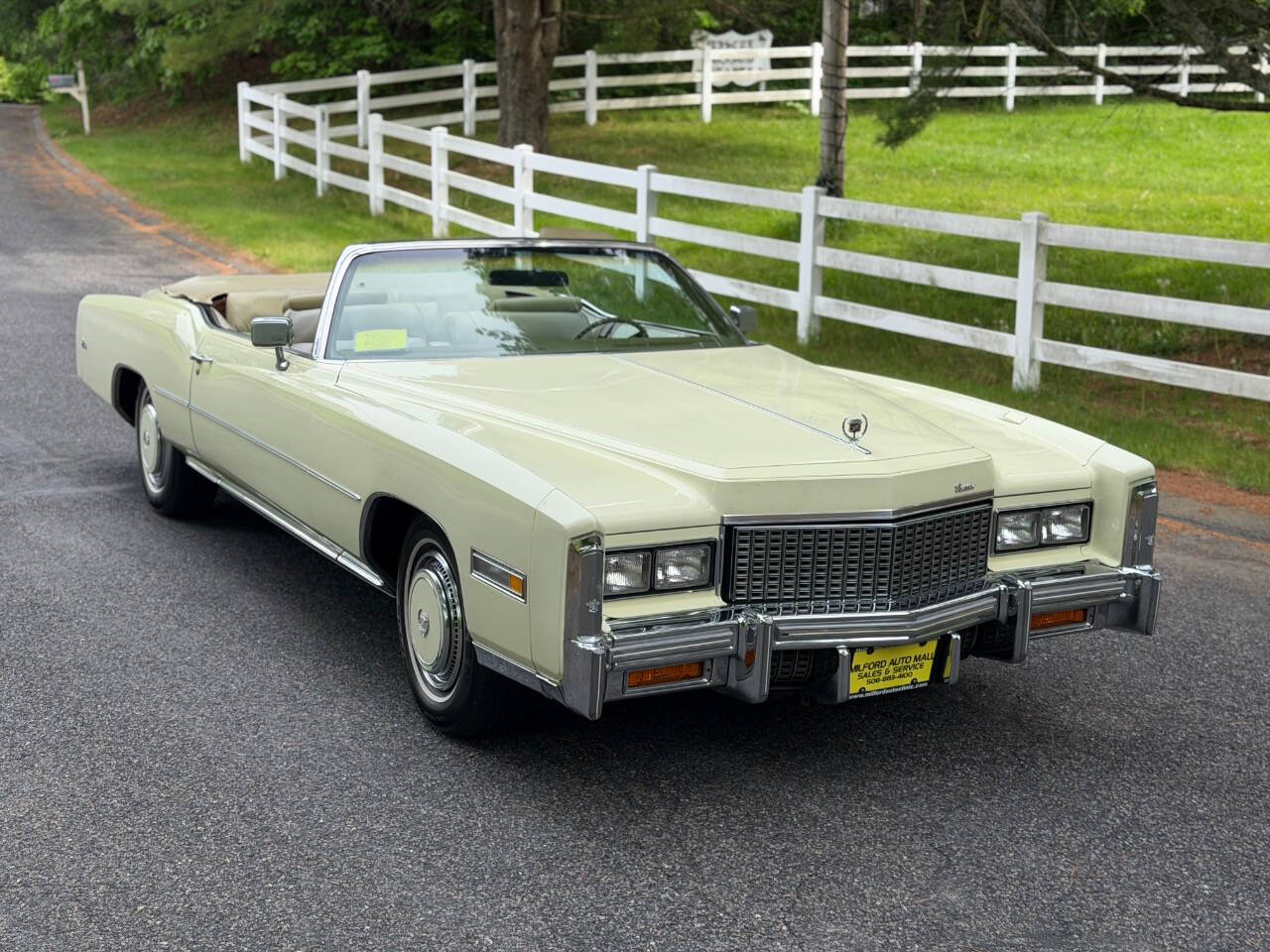 Cadillac-Eldorado-1976-Light-Yellow-Cream