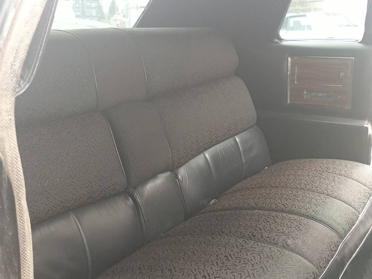 Cadillac-Fleetwood-1972-black