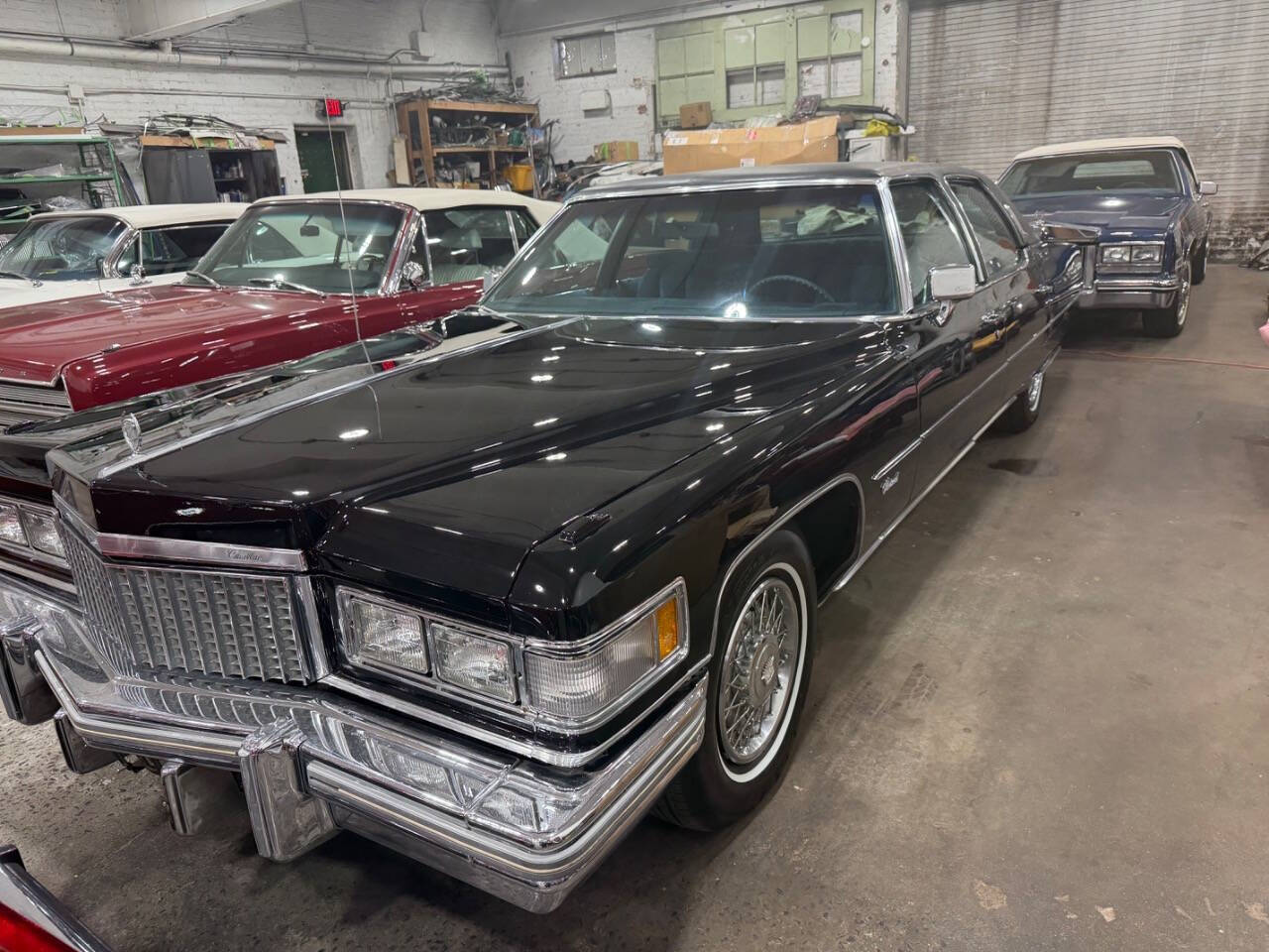 Cadillac-Fleetwood-1975-Black-Blue