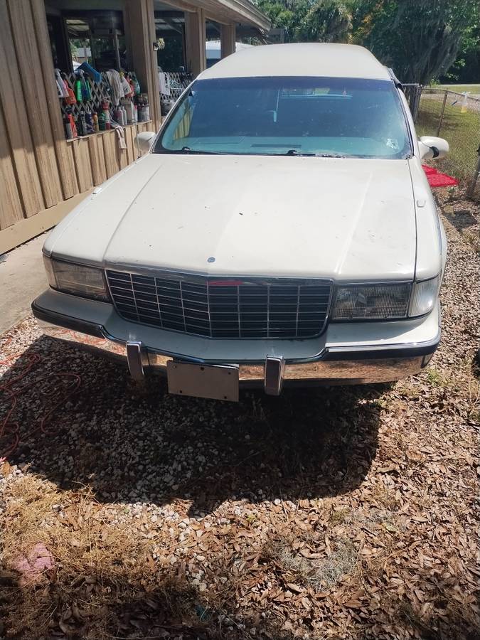 Cadillac-Fleetwood-1996-white