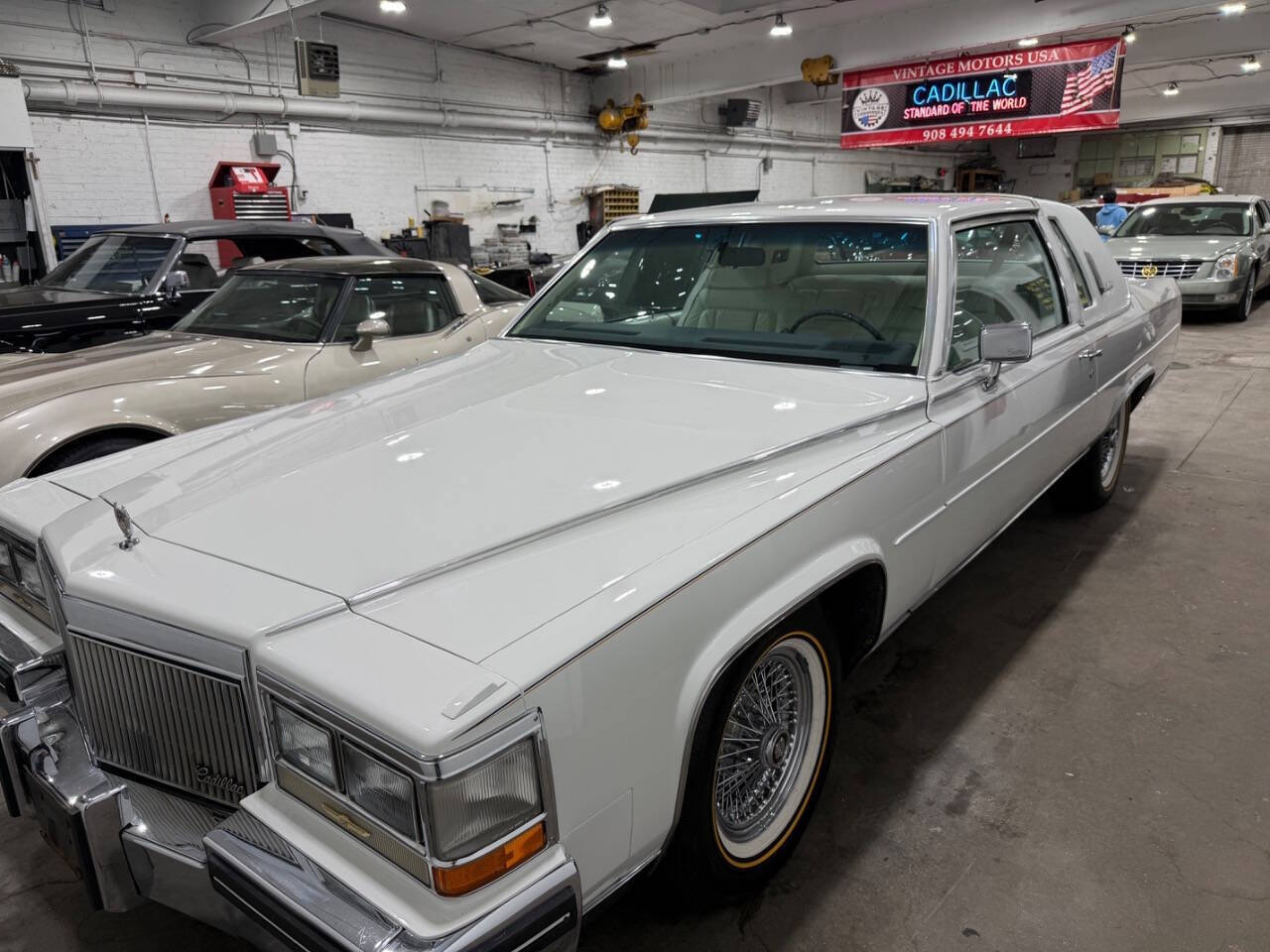 Cadillac-Fleetwood-brougham-1984-White-White