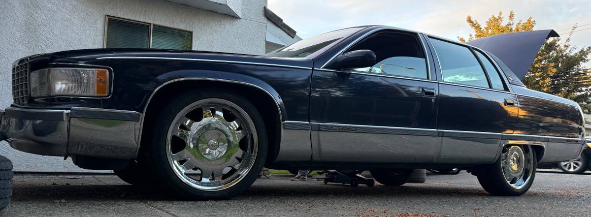 Cadillac-Fleetwood-brougham-1996