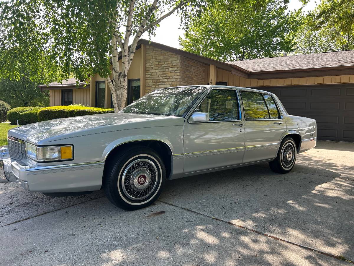 Cadillac-Sedan-deville-1989-silver