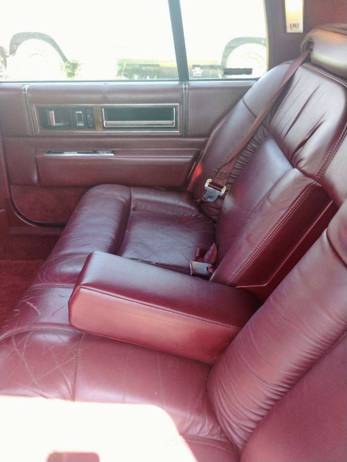 Cadillac-Sedan-deville-1993-red