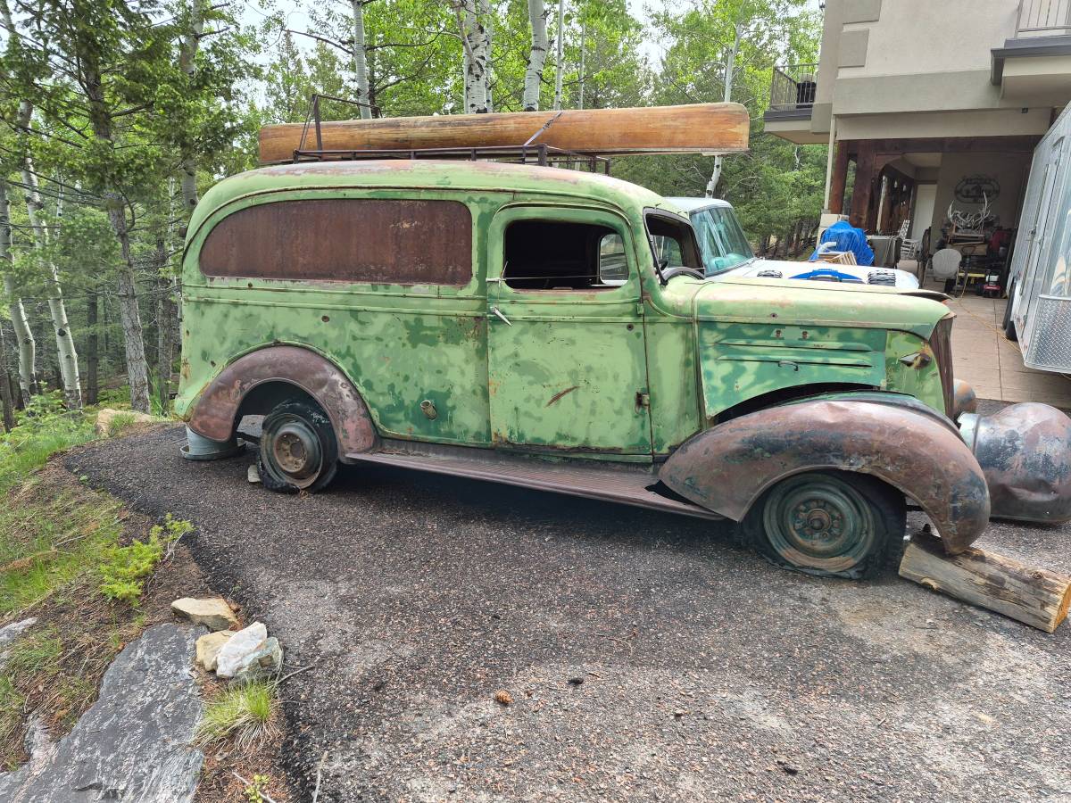 Chevrolet-12-ton-panel-truck-1937-green