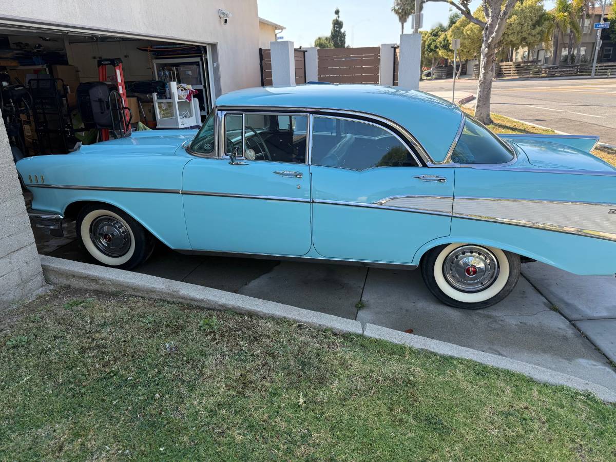 Chevrolet-Bel-air-1957-blue