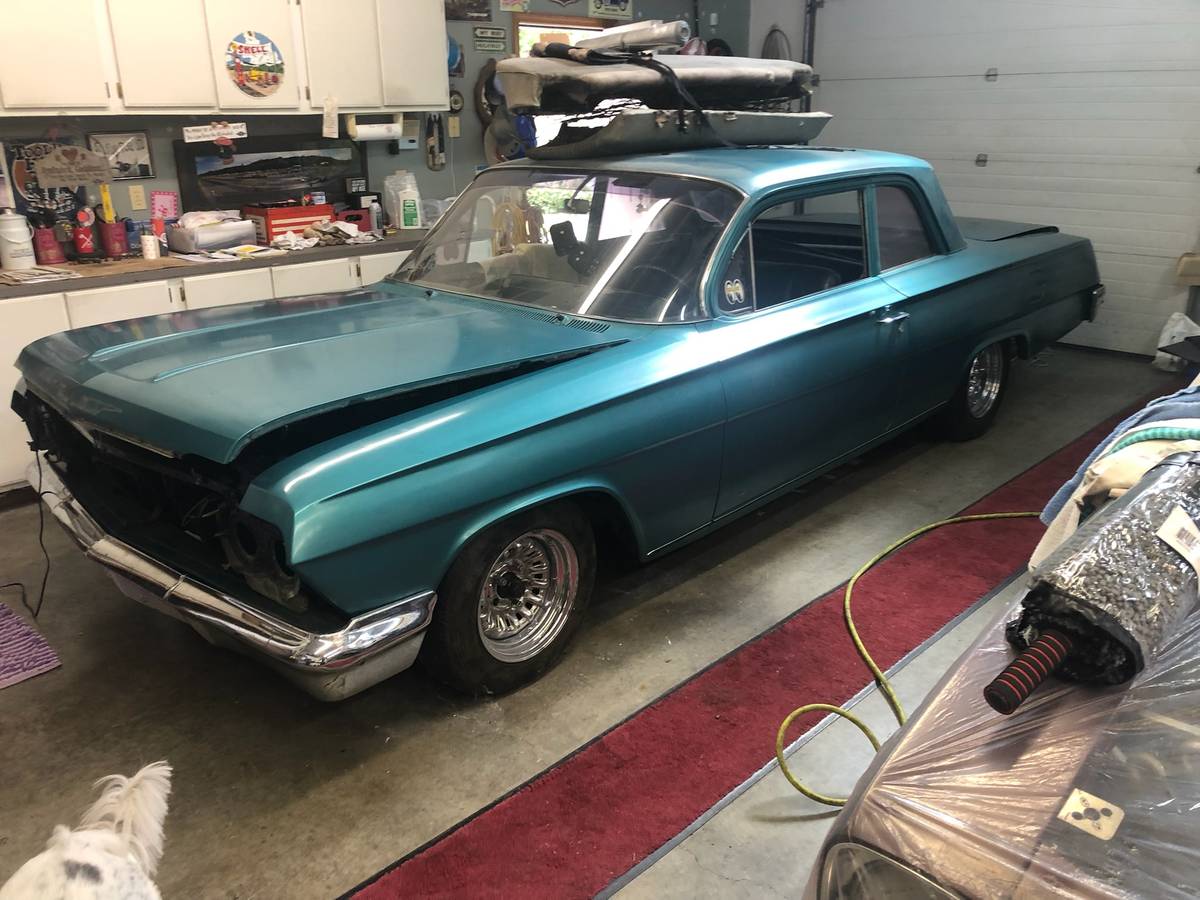 Chevrolet-Biscayne-1962-green