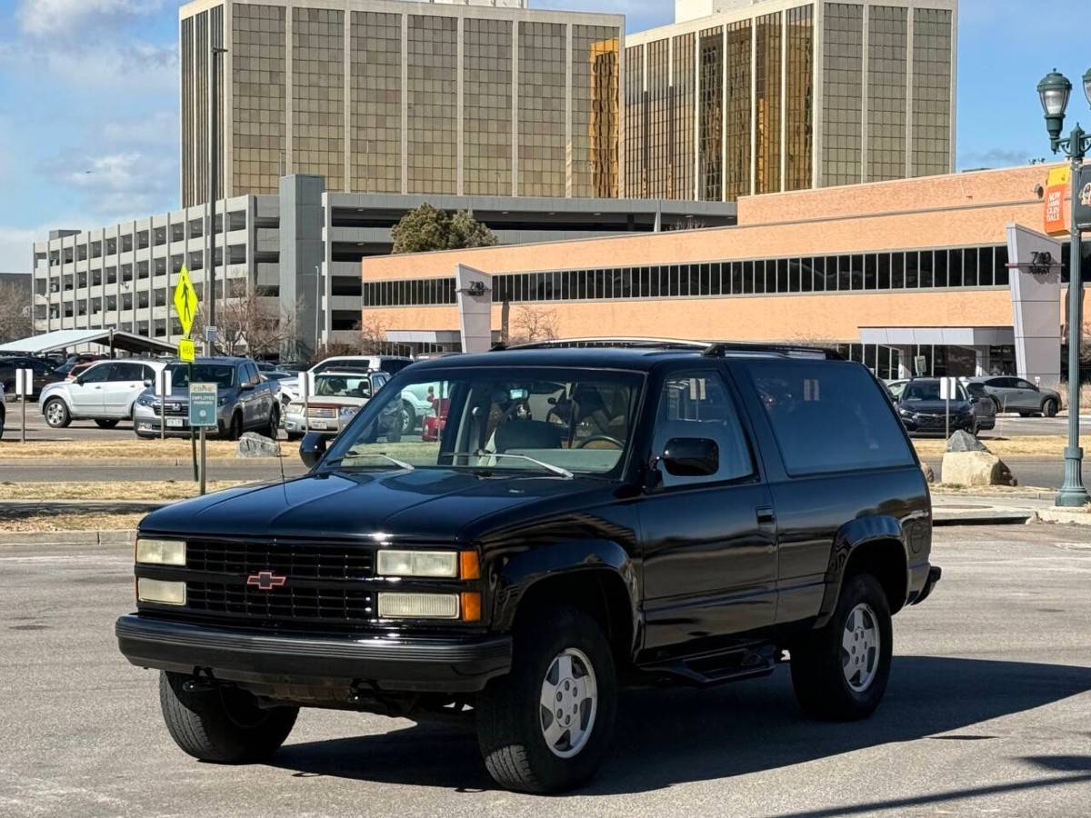 Chevrolet-Blazer-silverado-2dr-1992-black