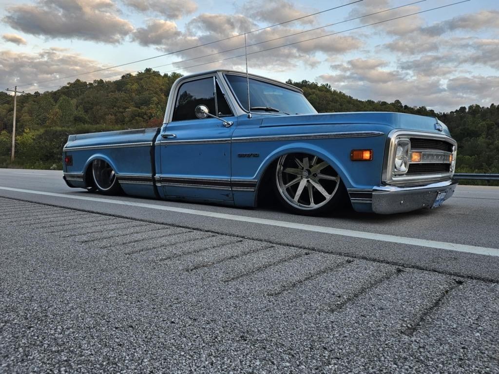 Chevrolet-C-10-1968-Pick-up-Blue