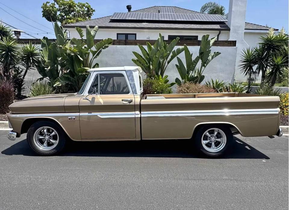 Chevrolet-C10-1966-brown