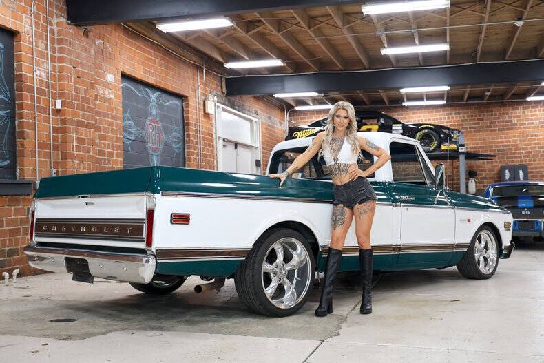 Chevrolet-C10-1971-Green-amp-White-Black