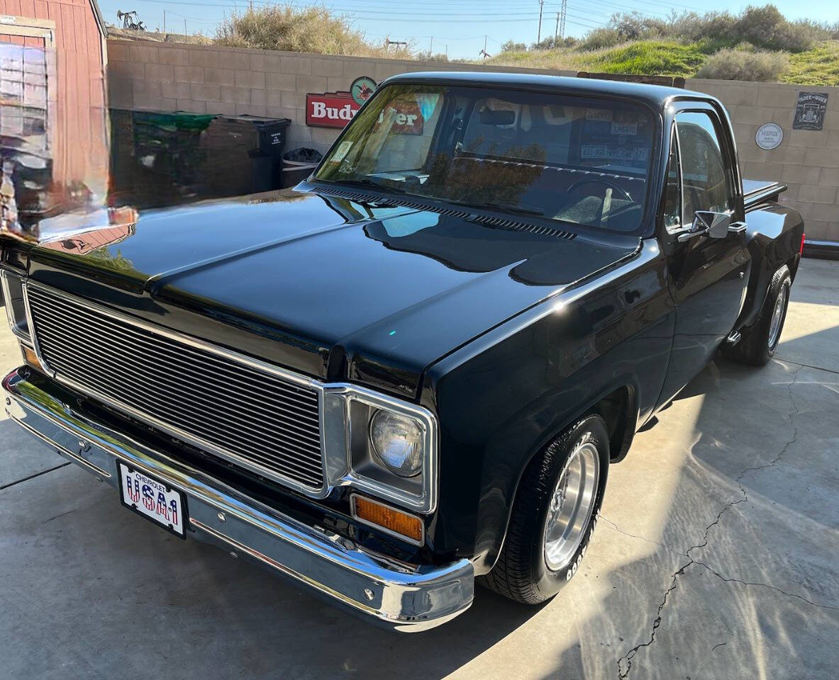Chevrolet-C10-1973-Black-Red