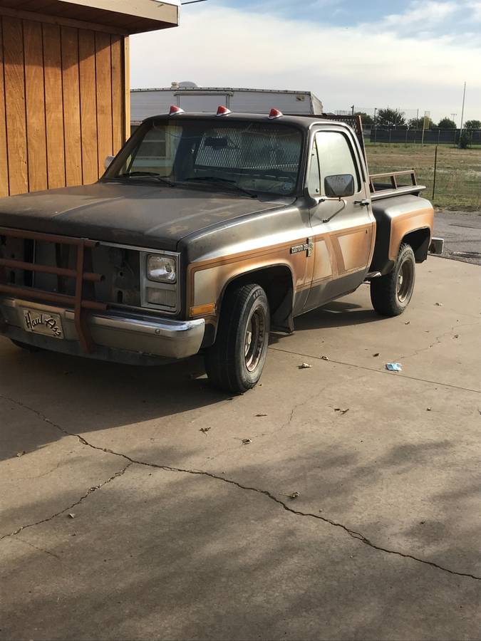 Chevrolet-C10-1985-brown