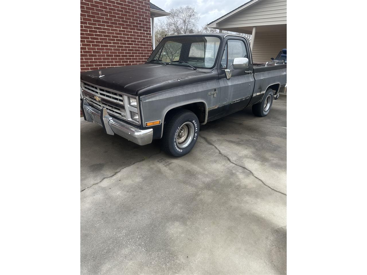 Chevrolet-C10-1987-BlackSilver-Grey