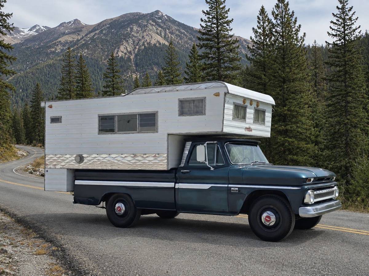Chevrolet-C20-custom-camper-z81-pkg-1966-blue