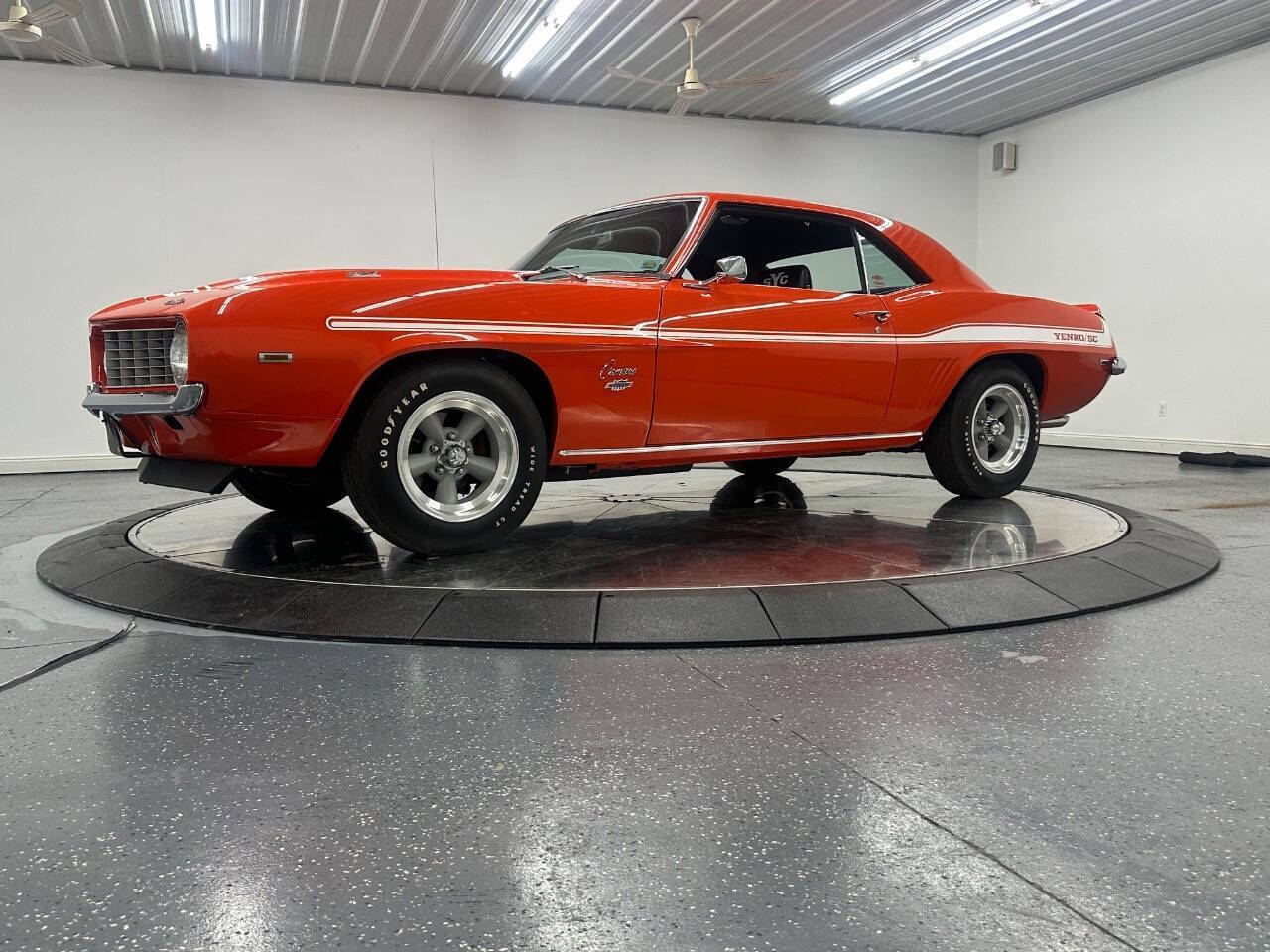 Chevrolet-Camaro-1969-Orange-Black
