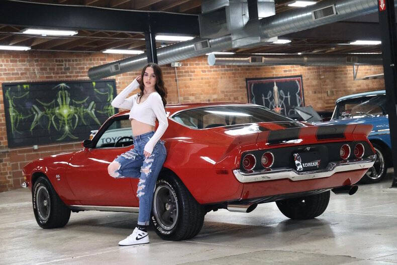 Chevrolet-Camaro-1972-Cranberry-Red-Black