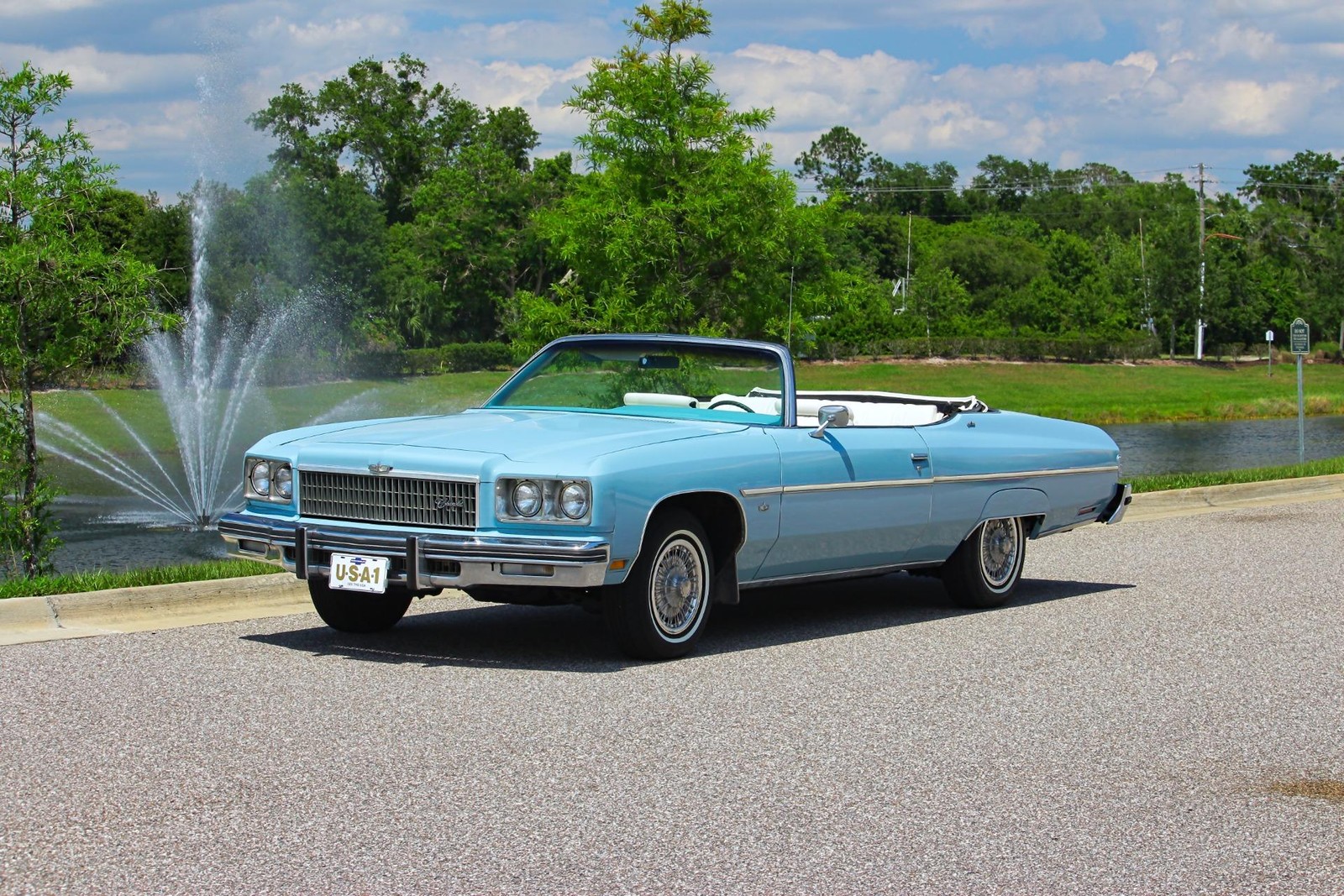 Chevrolet-Caprice-1975-2-Door-White