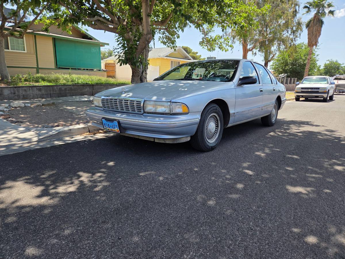 Chevrolet-Caprice-classic-1995-blue