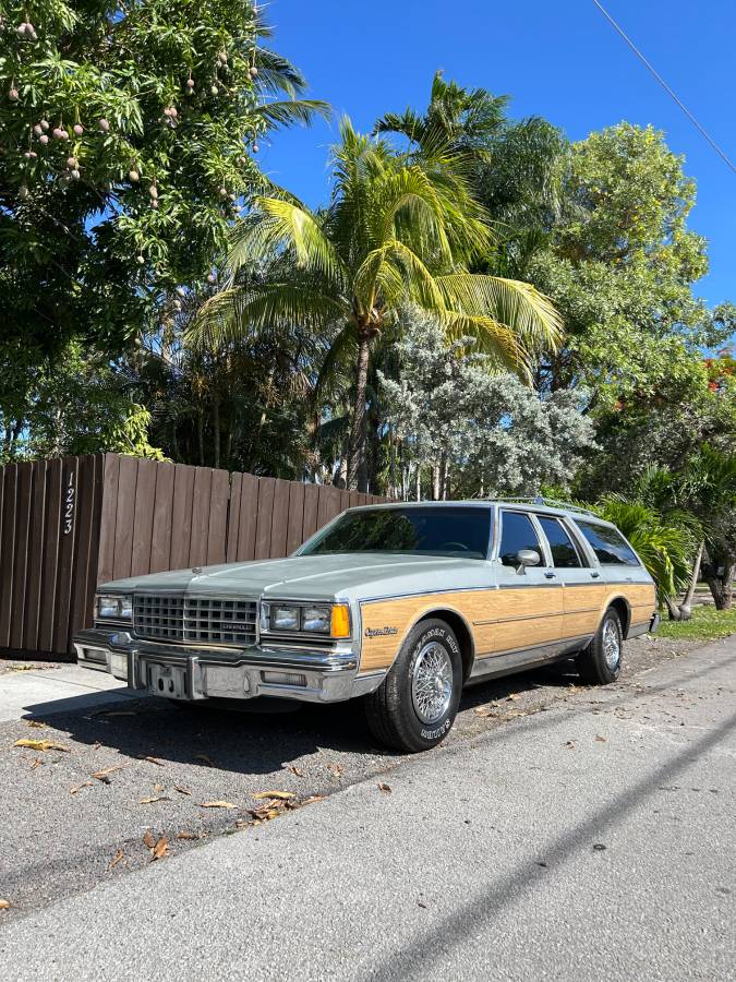 Chevrolet-Caprice-classic-estate-wagon-1984