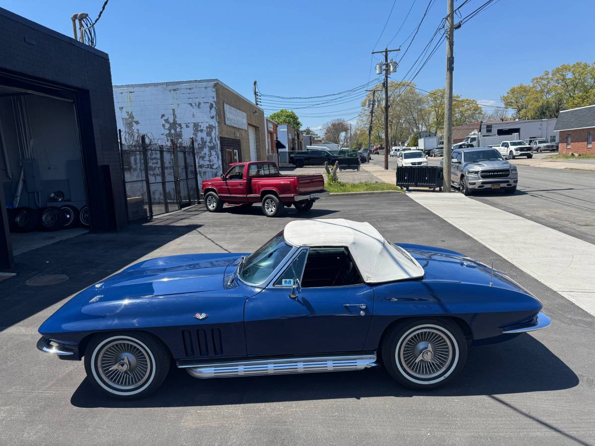 Chevrolet-Corvette-1966-blue