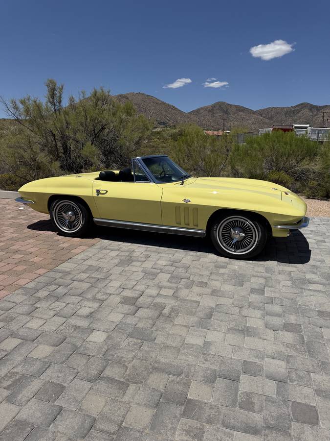 Chevrolet-Corvette-1966-yellow