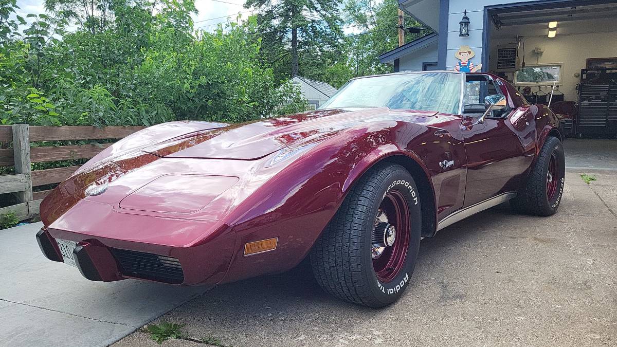 Chevrolet-Corvette-1975-custom