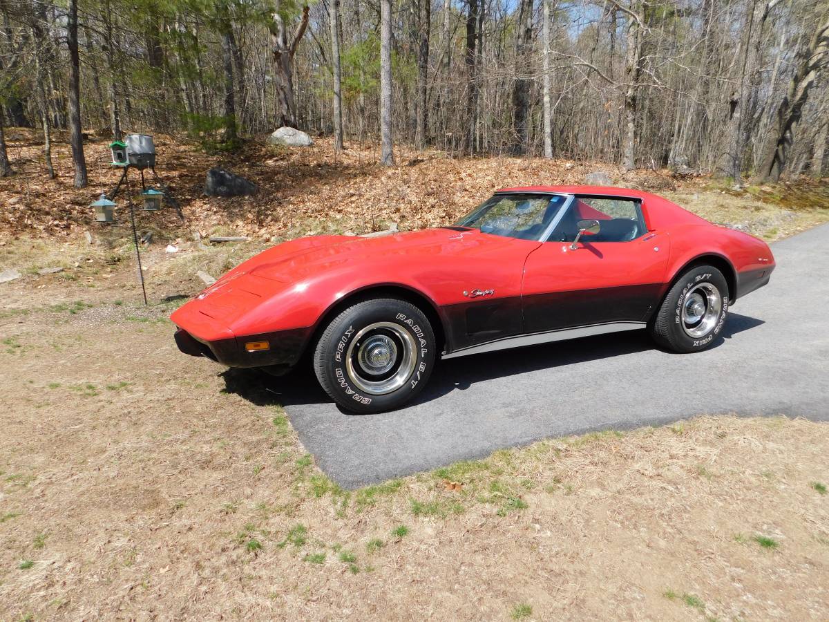 Chevrolet-Corvette-1975-red