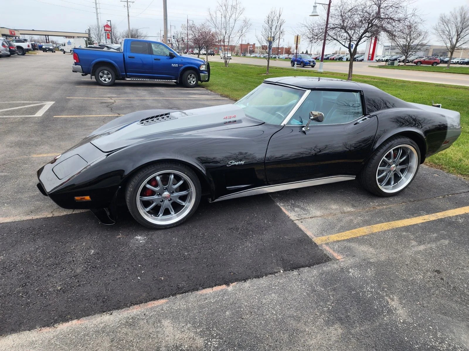 Chevrolet-Corvette-1976-Black-Black