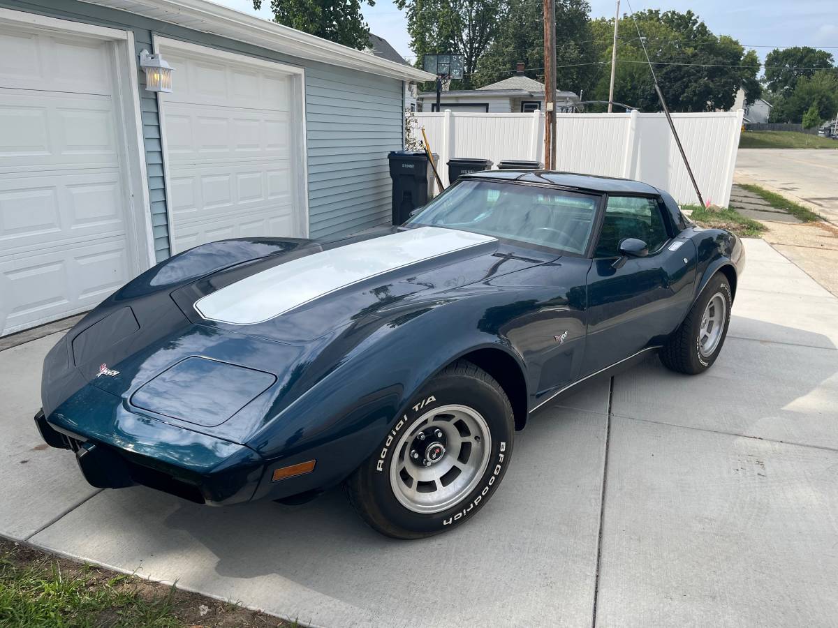 Chevrolet-Corvette-1979-blue