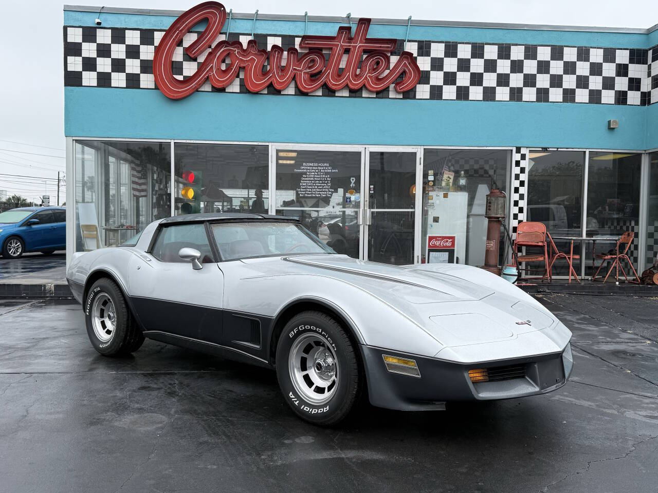 Chevrolet-Corvette-1980-Silver-Black
