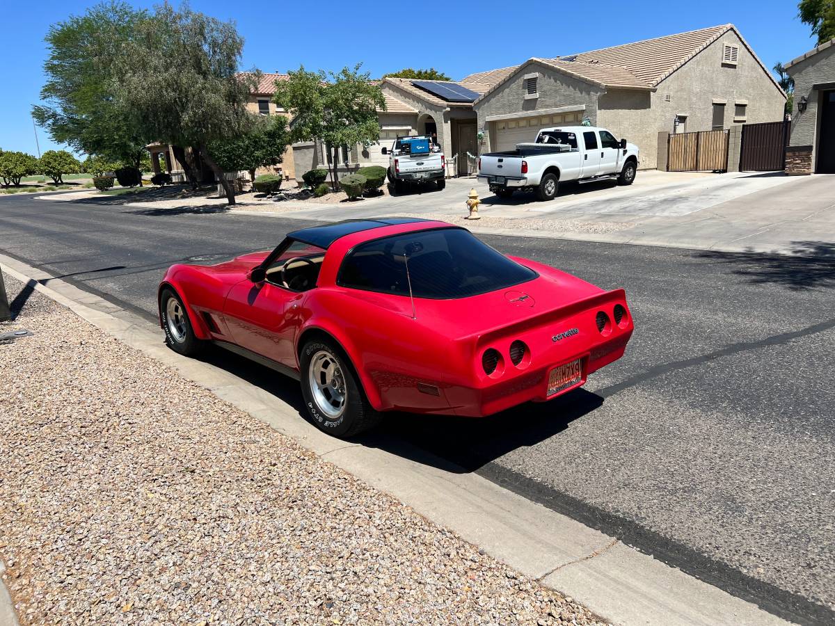 Chevrolet-Corvette-1981-red