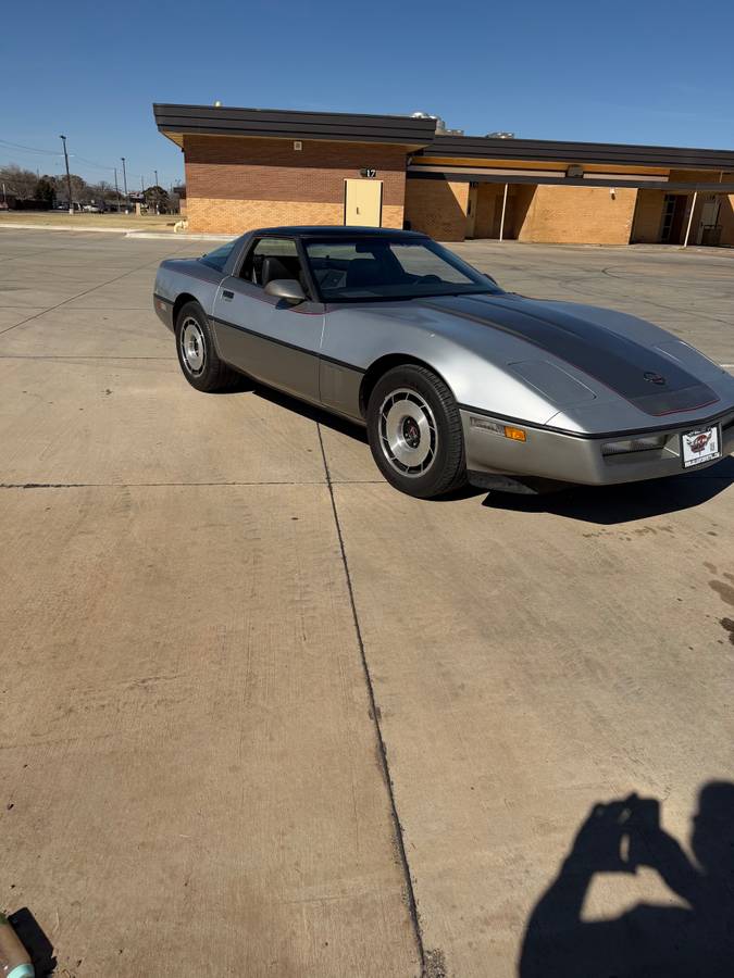 Chevrolet-Corvette-1984-grey