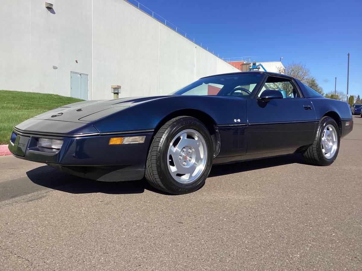 Chevrolet-Corvette-1988-blue