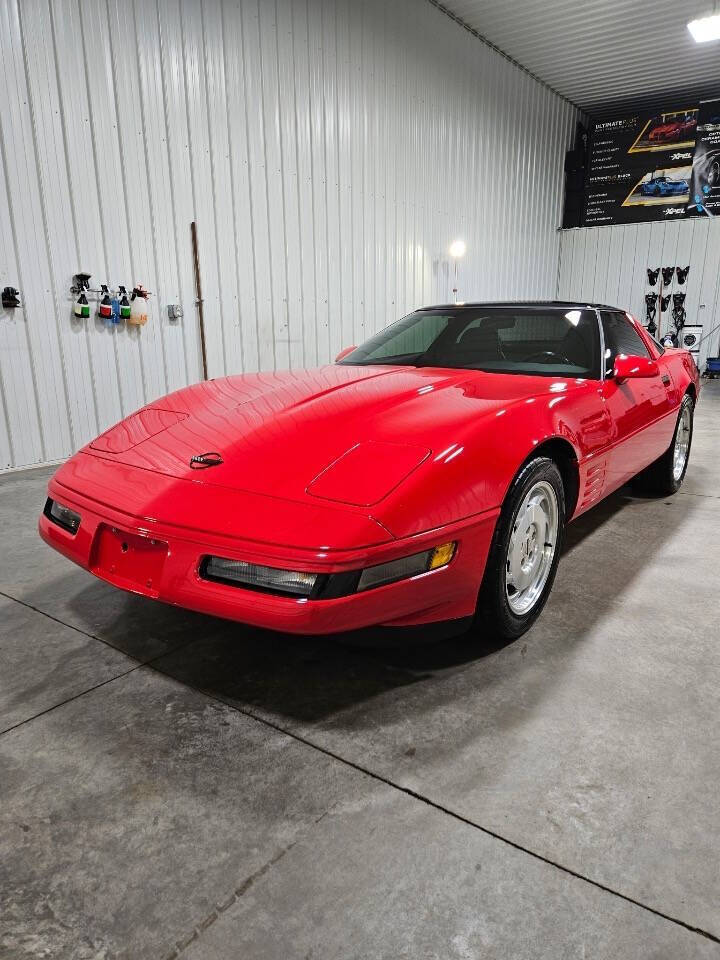 Chevrolet-Corvette-1994-Bright-Red-Black