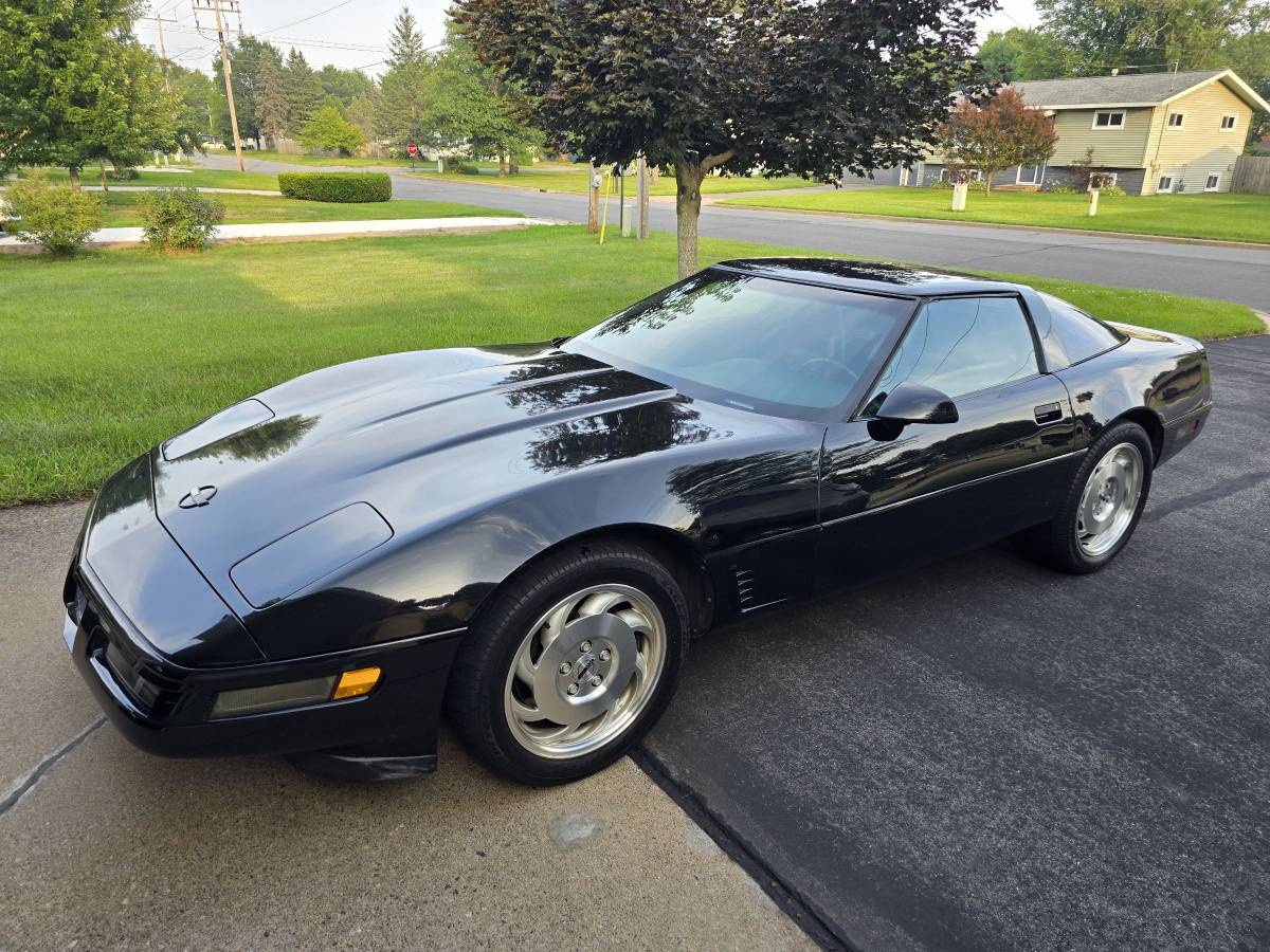 Chevrolet-Corvette-1995-black