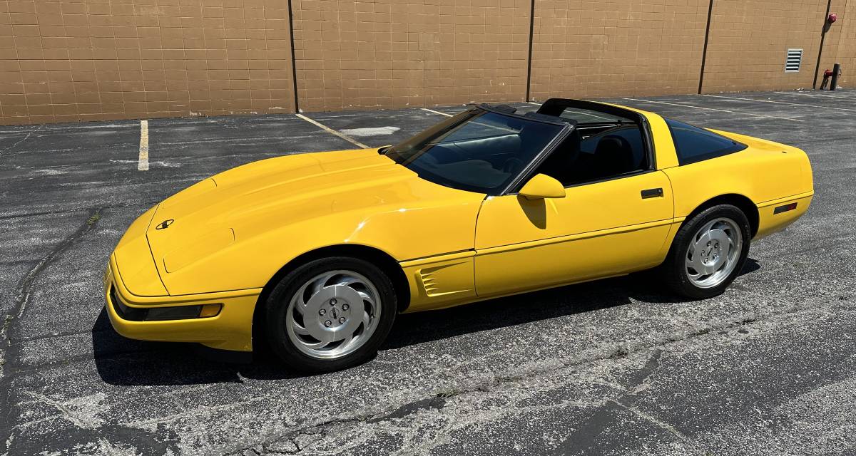 Chevrolet-Corvette-1995-yellow