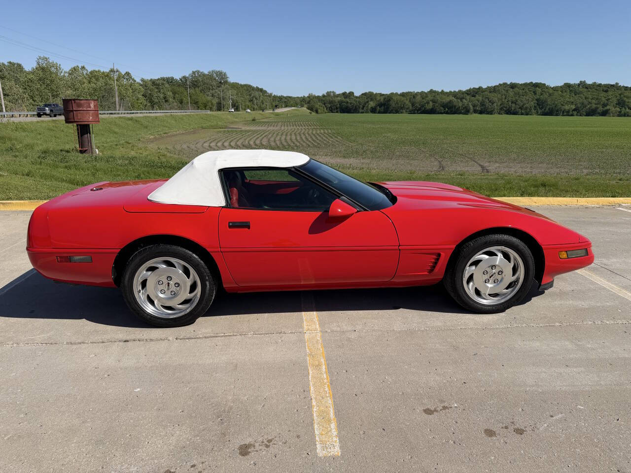 Chevrolet-Corvette-1996-Red-Red