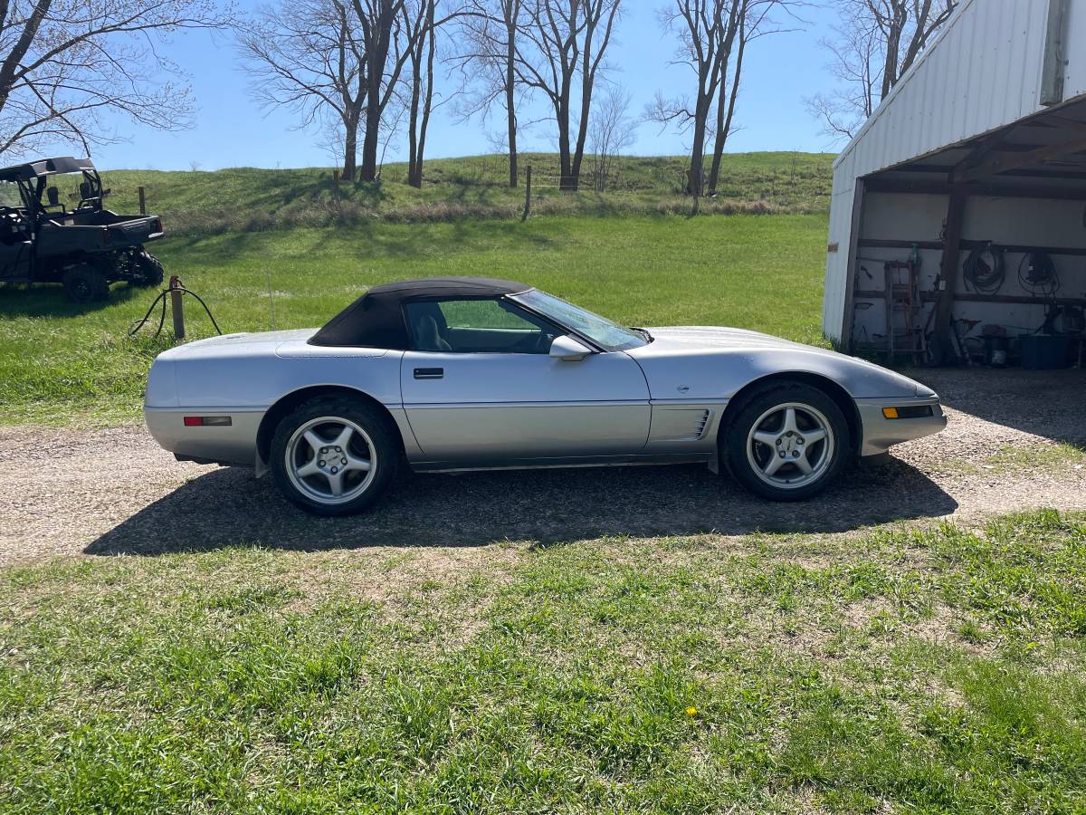 Chevrolet-Corvette-1996-silver