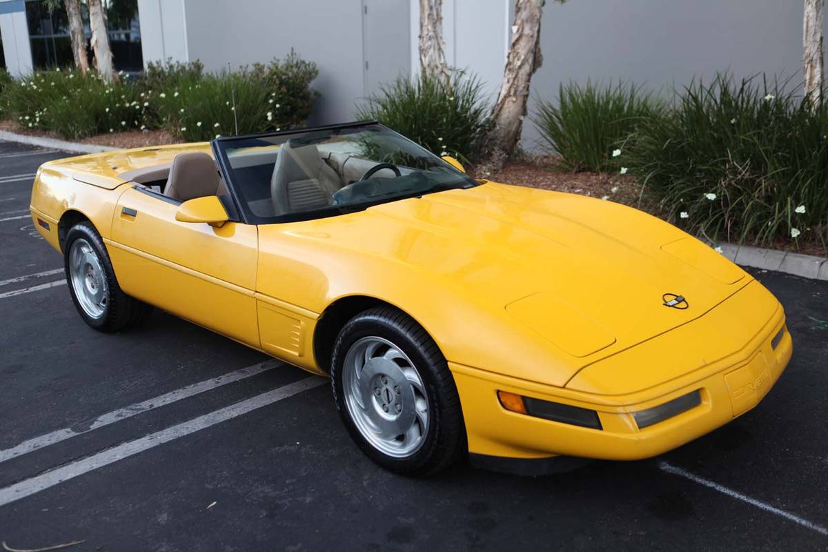 Chevrolet-Corvette-amp-convertible-1995-yellow