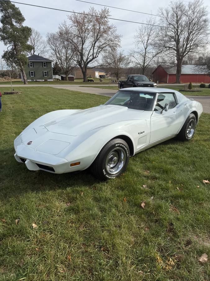 Chevrolet-Corvette-t-top-1975-white