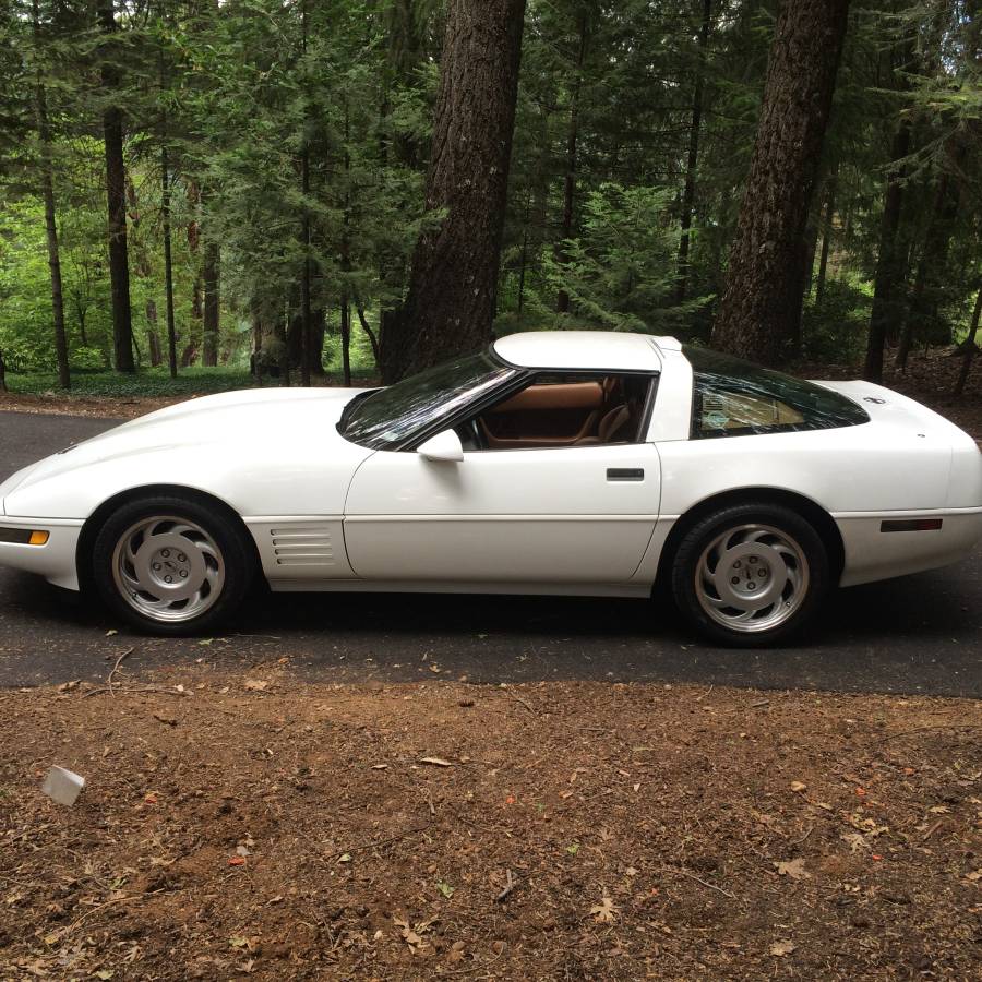 Chevrolet-Corvette-zr1-1991-white
